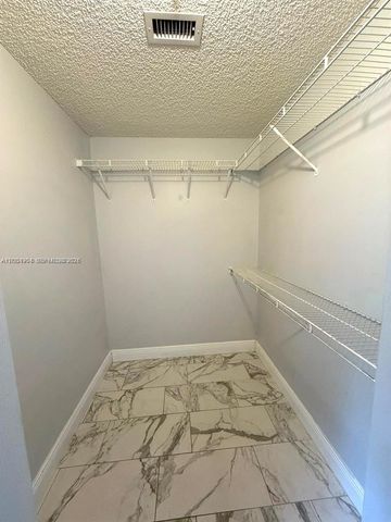 2015 SE 10th Avenue 127, Fort Lauderdale, FL 33316