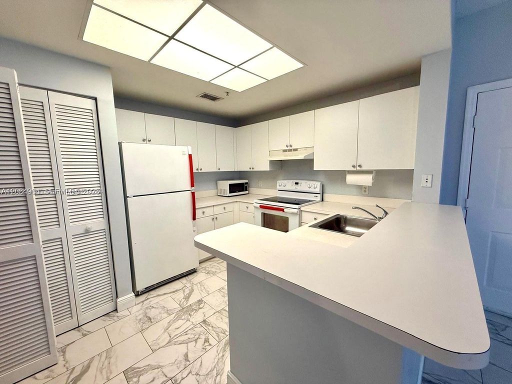 2015 SE 10th Avenue 127, Fort Lauderdale, FL 33316