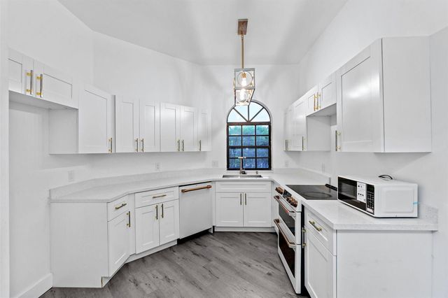 5131 Europa Drive I, Boynton Beach, FL 33437