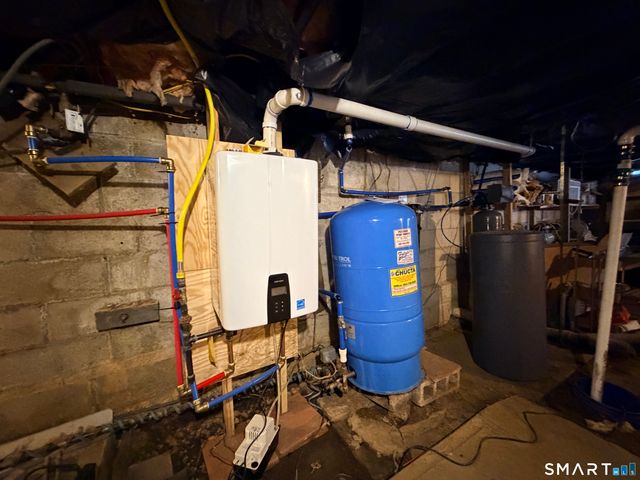 39 Candle Hill Road, New Fairfield, CT 06812