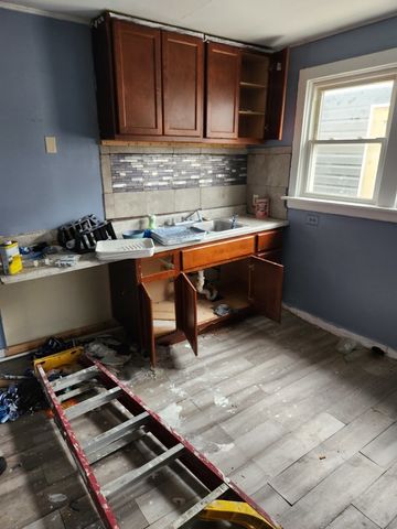 6835 S May Street, Chicago, IL 60621
