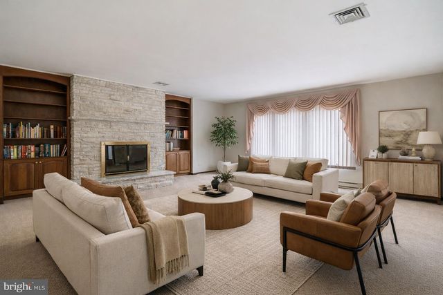 169 E MOUNTAIN RD, Hillsborough, NJ 08844