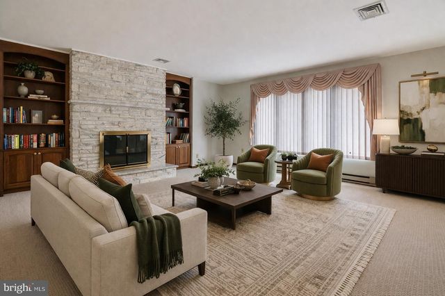 169 E MOUNTAIN RD, Hillsborough, NJ 08844