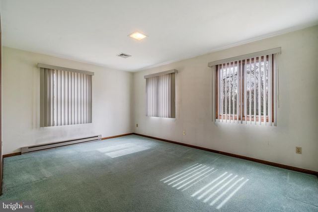 169 E MOUNTAIN RD, Hillsborough, NJ 08844