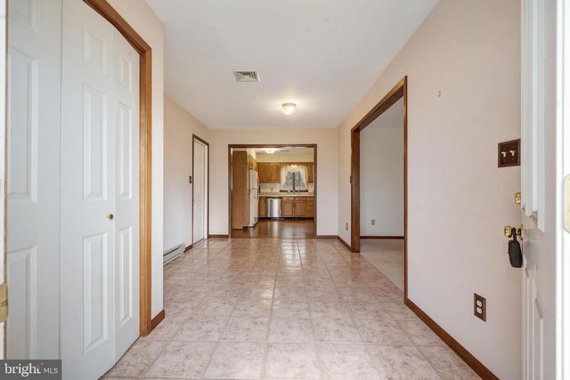 169 E MOUNTAIN RD, Hillsborough, NJ 08844