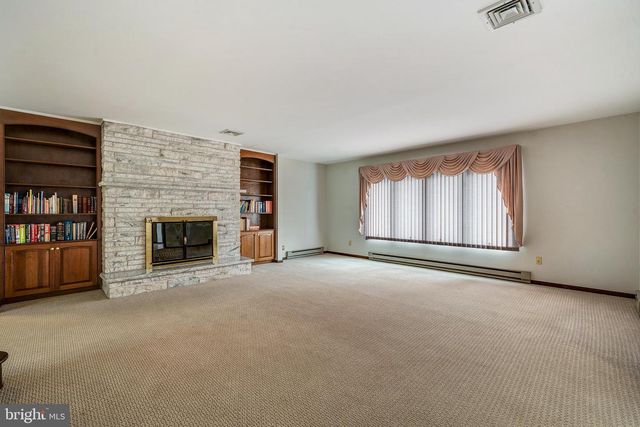 169 E MOUNTAIN RD, Hillsborough, NJ 08844