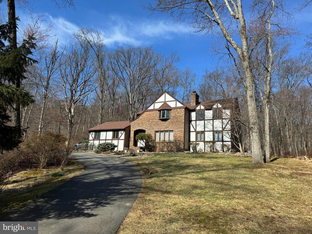 169 E MOUNTAIN RD, Hillsborough, NJ 08844