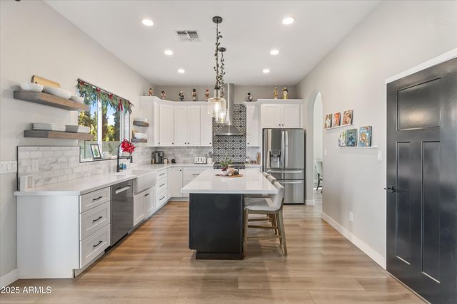 230 E ARABIAN Drive, Gilbert, AZ 85296