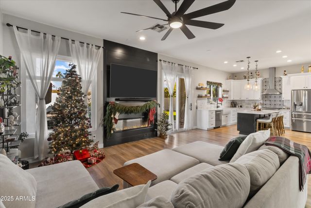 230 E ARABIAN Drive, Gilbert, AZ 85296