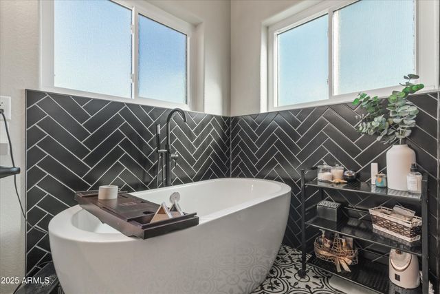 230 E ARABIAN Drive, Gilbert, AZ 85296