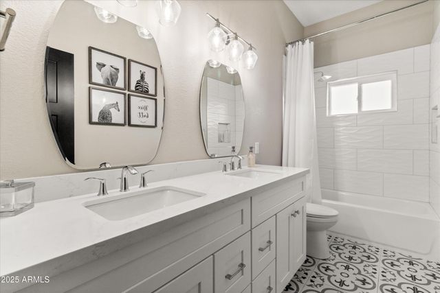 230 E ARABIAN Drive, Gilbert, AZ 85296