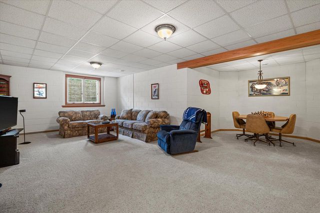 1855 River Lakes ROAD S, Oconomowoc, WI 53066