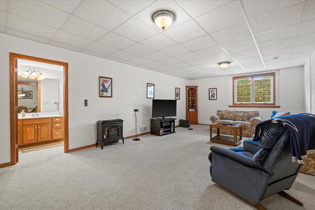 1855 River Lakes ROAD S, Oconomowoc, WI 53066