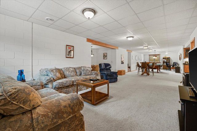 1855 River Lakes ROAD S, Oconomowoc, WI 53066