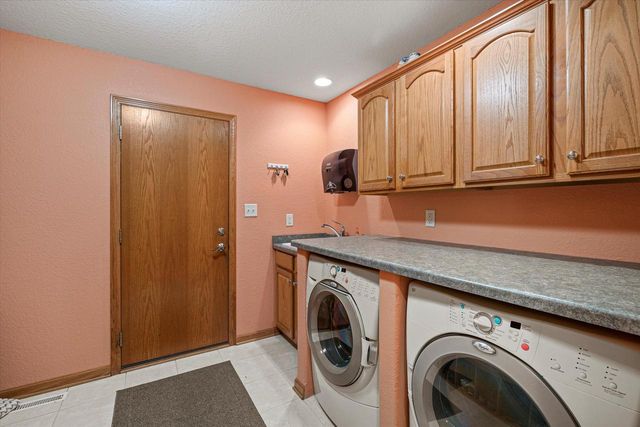 1855 River Lakes ROAD S, Oconomowoc, WI 53066