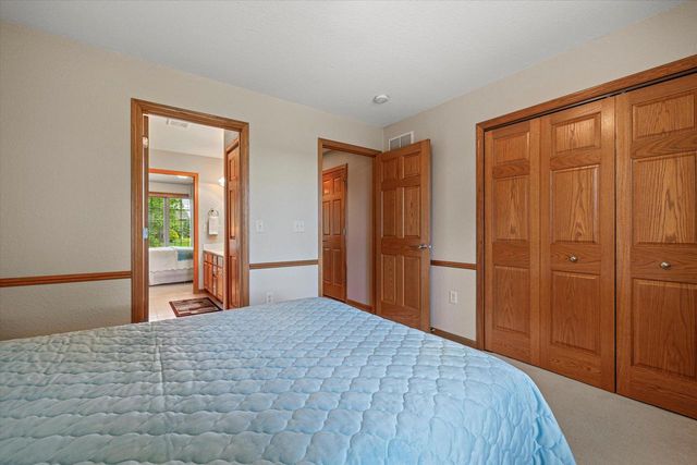 1855 River Lakes ROAD S, Oconomowoc, WI 53066