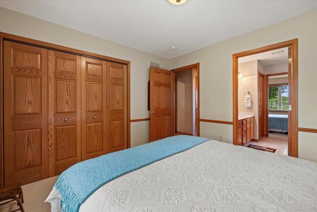 1855 River Lakes ROAD S, Oconomowoc, WI 53066