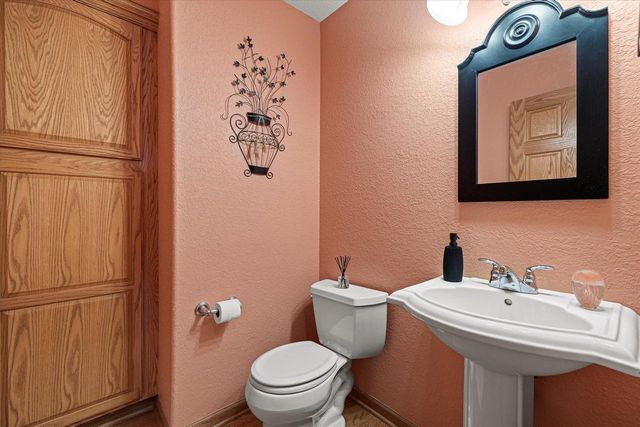 1855 River Lakes ROAD S, Oconomowoc, WI 53066