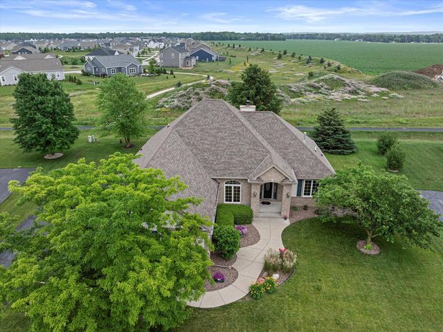 1855 River Lakes ROAD S, Oconomowoc, WI 53066