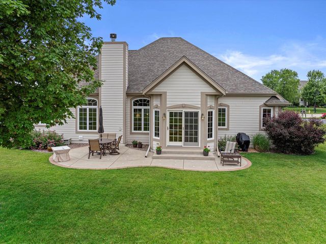 1855 River Lakes ROAD S, Oconomowoc, WI 53066