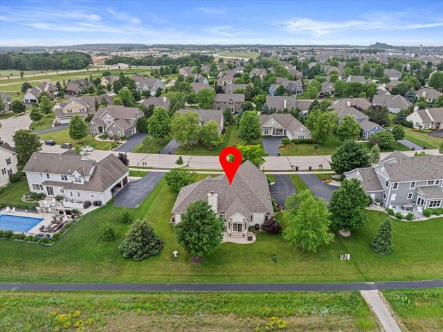 1855 River Lakes ROAD S, Oconomowoc, WI 53066