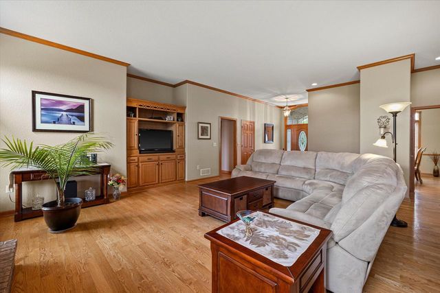 1855 River Lakes ROAD S, Oconomowoc, WI 53066