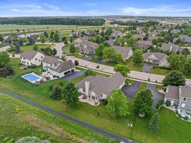 1855 River Lakes ROAD S, Oconomowoc, WI 53066