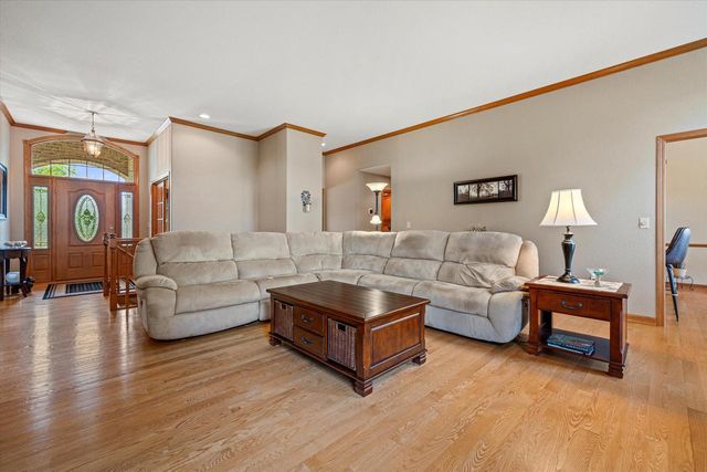 1855 River Lakes ROAD S, Oconomowoc, WI 53066