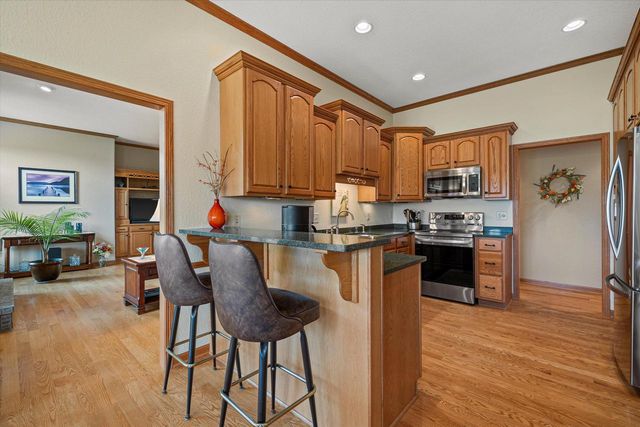 1855 River Lakes ROAD S, Oconomowoc, WI 53066