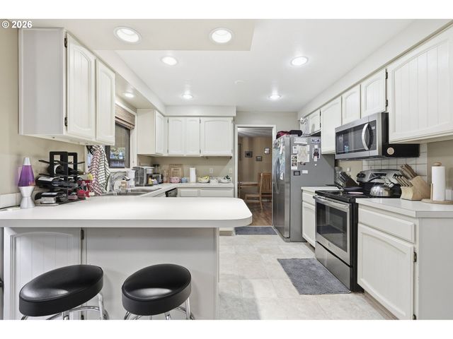 7505 Sw HYLAND Way, Beaverton, OR 97008