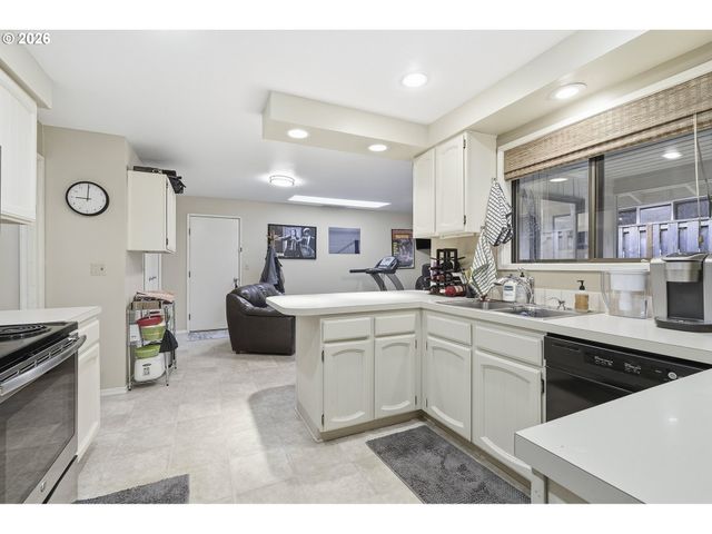 7505 Sw HYLAND Way, Beaverton, OR 97008