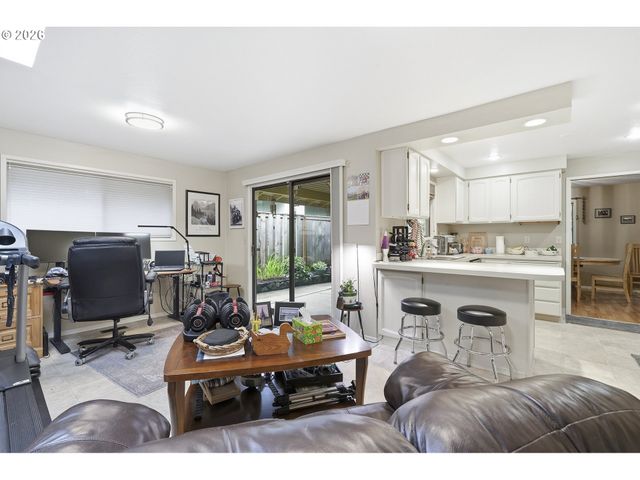 7505 Sw HYLAND Way, Beaverton, OR 97008
