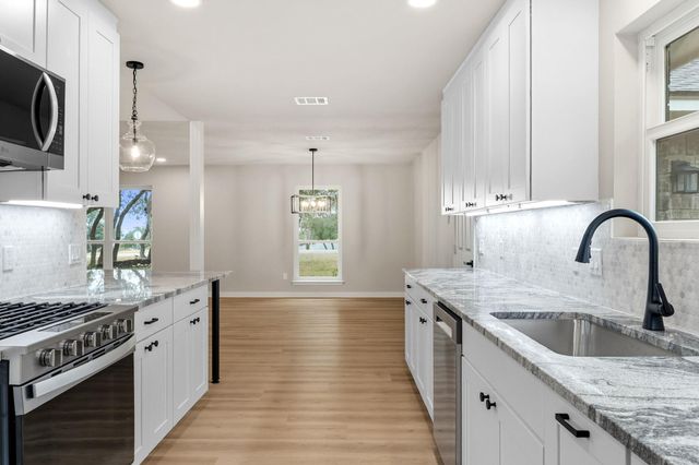 900 Morgan Hill DR, Dripping Springs, TX 78620