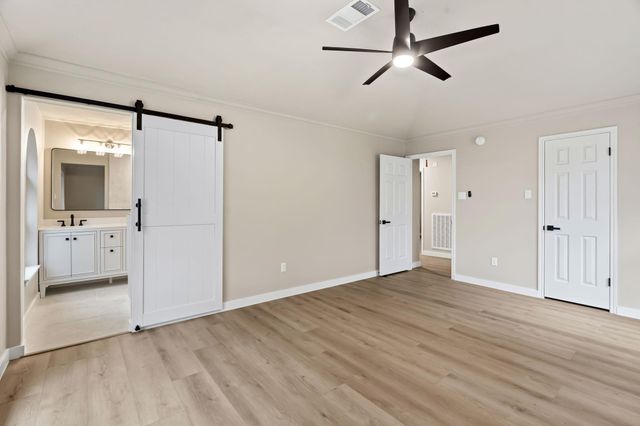 900 Morgan Hill DR, Dripping Springs, TX 78620