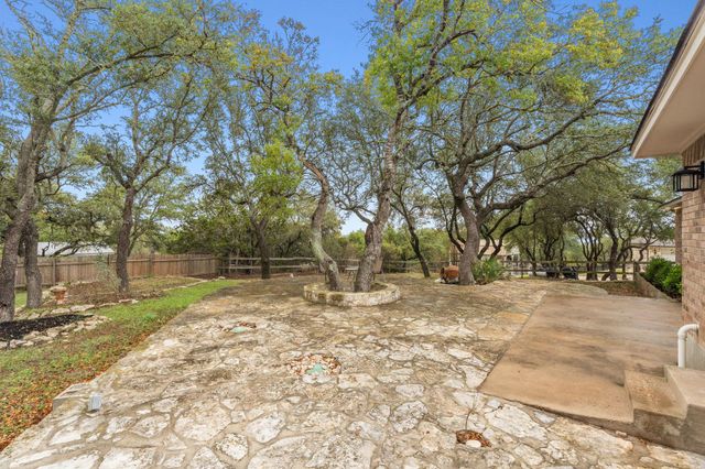 900 Morgan Hill DR, Dripping Springs, TX 78620