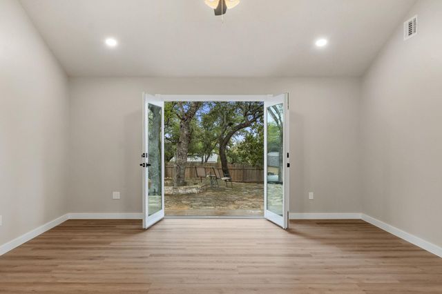 900 Morgan Hill DR, Dripping Springs, TX 78620