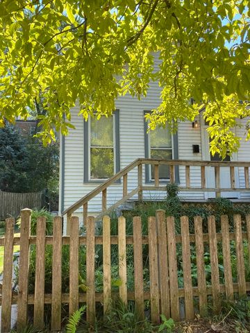 810 Simpson Street, Evanston, IL 60201