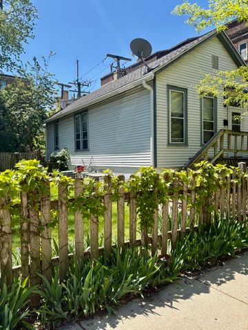810 Simpson Street, Evanston, IL 60201