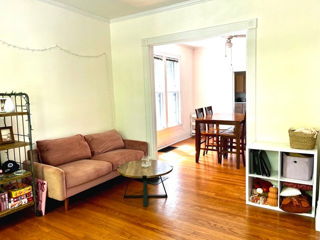 810 Simpson Street, Evanston, IL 60201