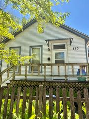 810 Simpson Street, Evanston, IL 60201