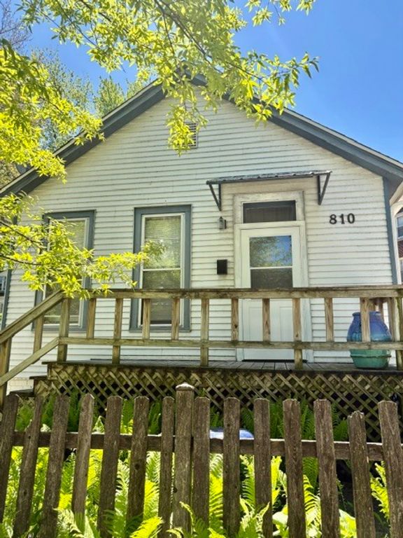 810 Simpson Street, Evanston, IL 60201