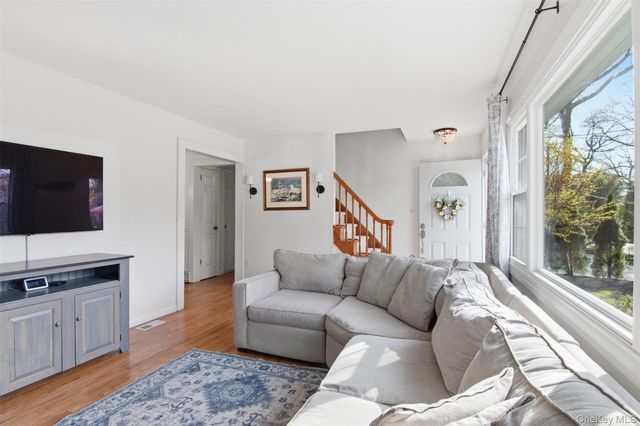 3 Triangle Drive, Setauket, NY 11733