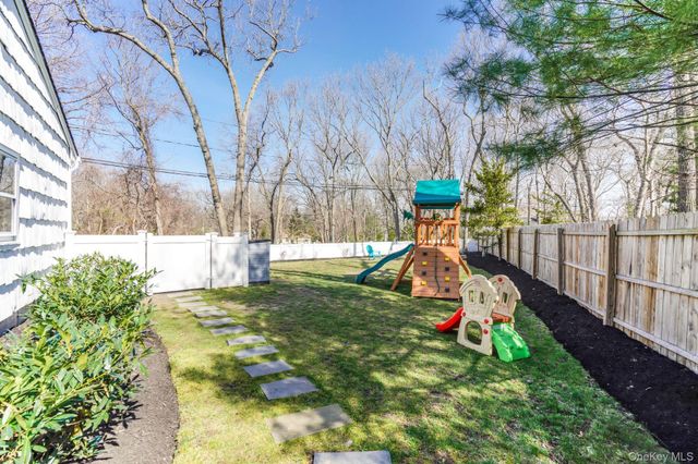 3 Triangle Drive, Setauket, NY 11733