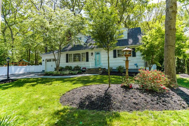 3 Triangle Drive, Setauket, NY 11733