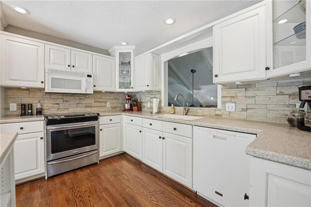 5722 Noland Road, Shawnee, KS 66216