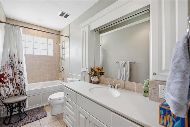 5722 Noland Road, Shawnee, KS 66216