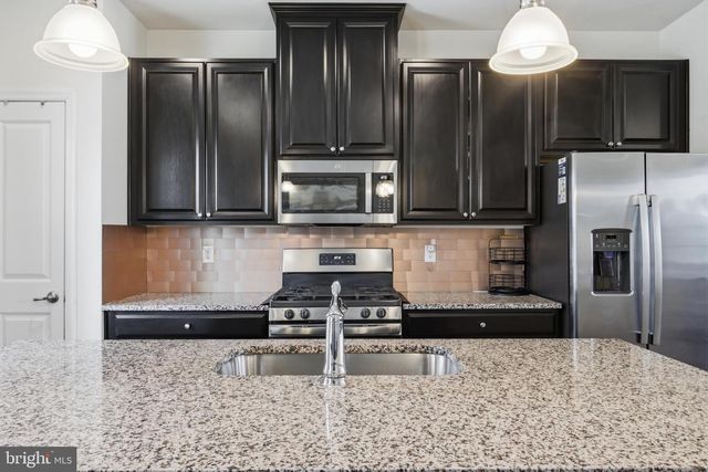 17 CONTINENTAL BLVD, Sicklerville, NJ 08081