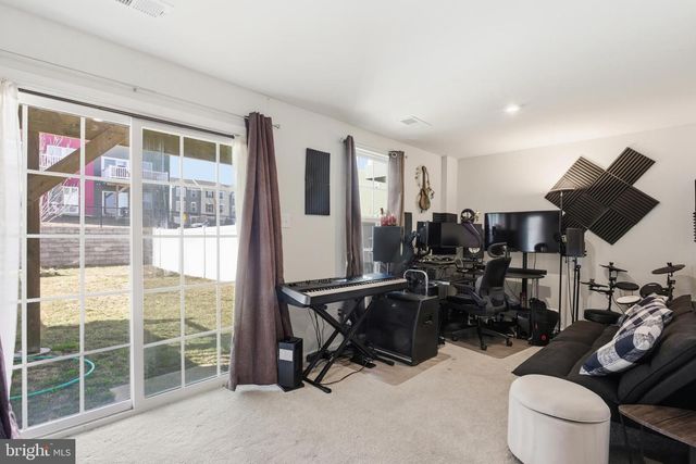 17 CONTINENTAL BLVD, Sicklerville, NJ 08081