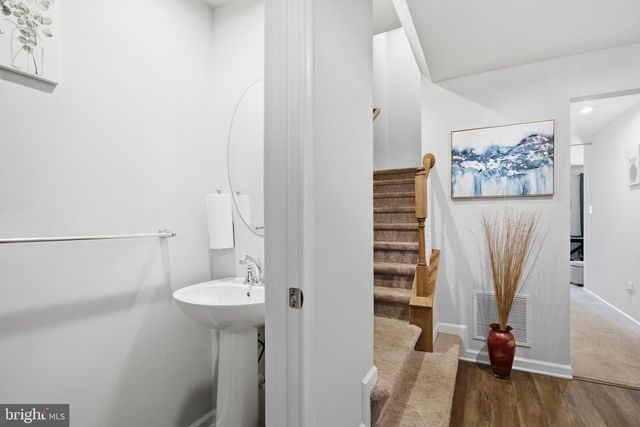 17 CONTINENTAL BLVD, Sicklerville, NJ 08081