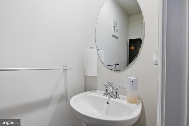 17 CONTINENTAL BLVD, Sicklerville, NJ 08081